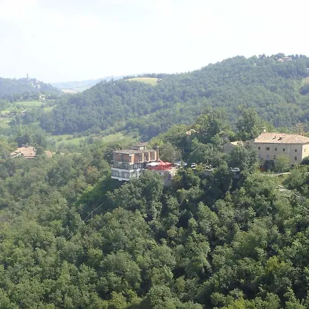 Locanda Ristorante Bar Il Faro Zajazd *