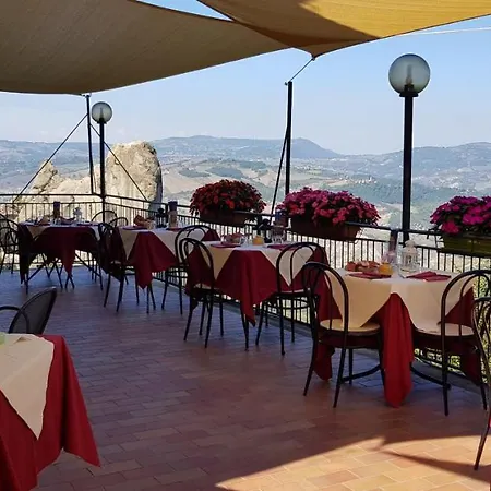 Locanda Ristorante Bar Il Faro אורחן Guiglia